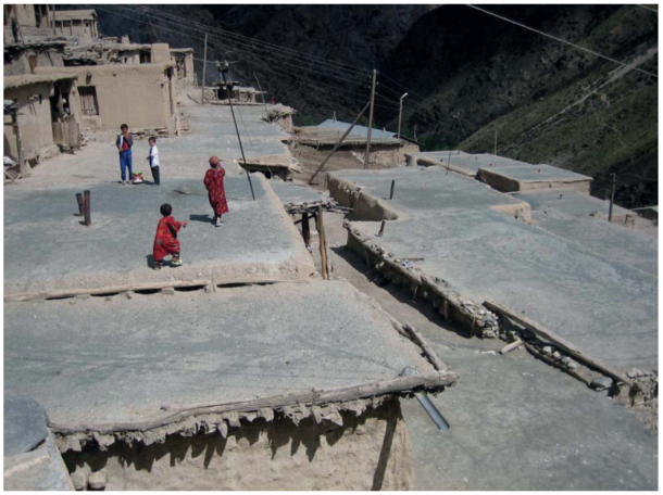 Flat soil roofs in Tajikistan. Source: Fodde (2009)